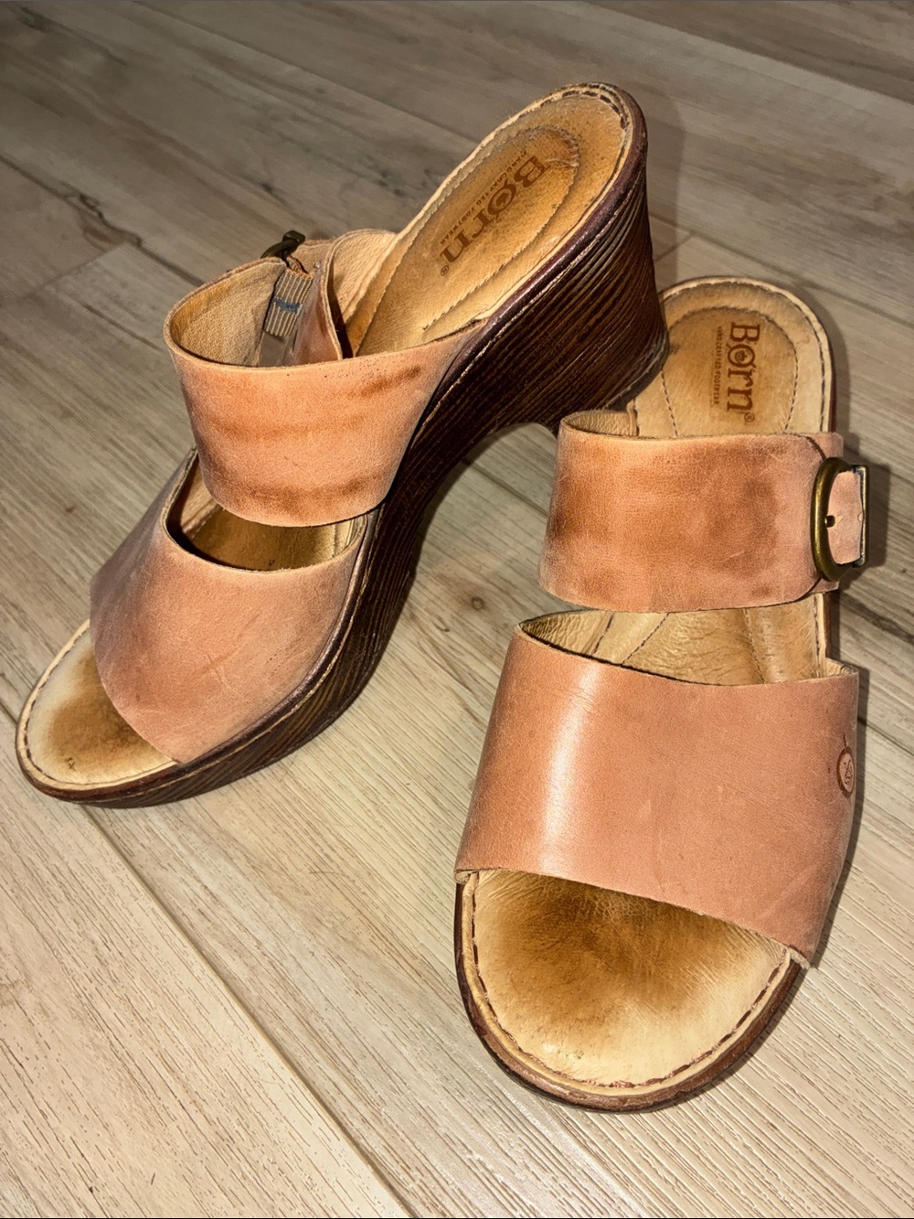BORN EUC Wmn’s Genuine Leather Double-Band Buckle Slide Sandals in Cognac Size 8 - Picture 2 of 13